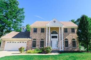 369 Tremont Ln in Valparaiso, IN - Building Photo