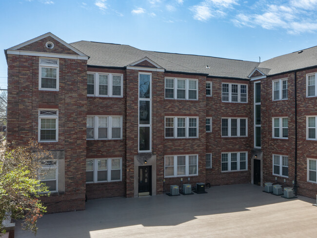 700 S Brentwood Blvd in Clayton, MO - Building Photo - Building Photo