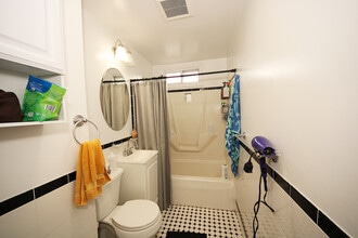 53 Parker St, Unit 3 in Watertown, MA - Foto de edificio - Building Photo