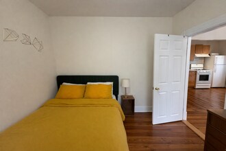 1056 Cambridge St, Unit 4R in Cambridge, MA - Foto de edificio - Building Photo