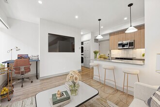 1341 W Estes Ave in Chicago, IL - Building Photo - Building Photo