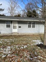 1329 Millerwood Ct in Lebanon, IN - Building Photo