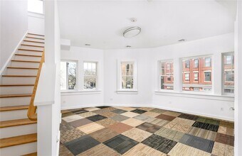 1 E Main St in Riverhead, NY - Building Photo - Building Photo