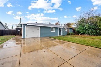 1156 Hampton Rd in Sacramento, CA - Building Photo - Building Photo