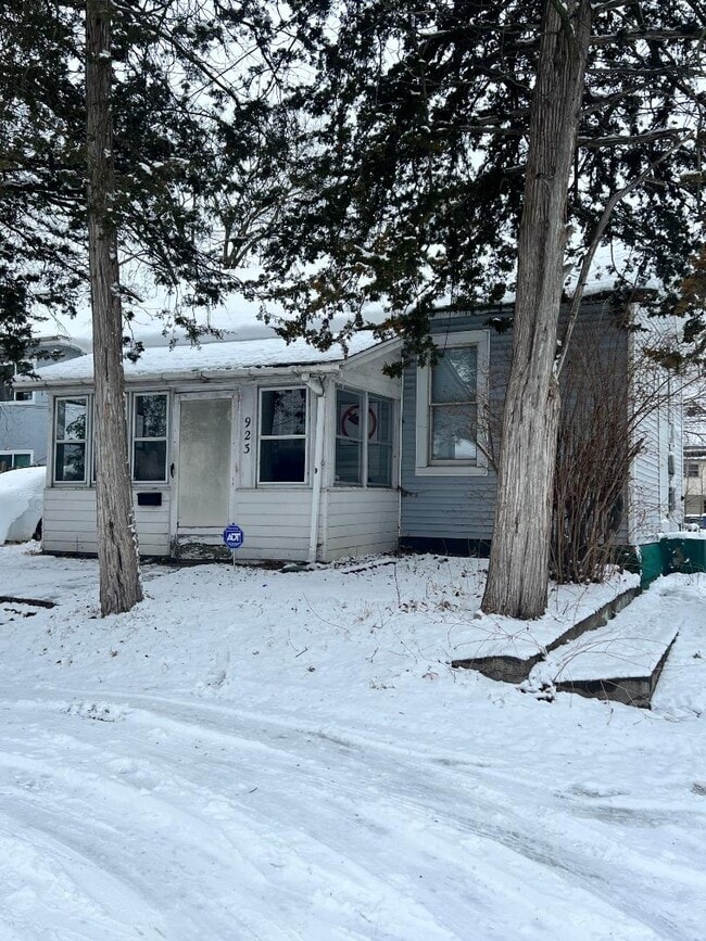 property at 923 Vine St