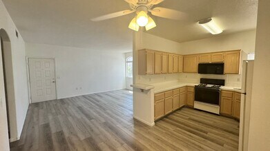 1830 N Buffalo Dr in Las Vegas, NV - Foto de edificio - Building Photo