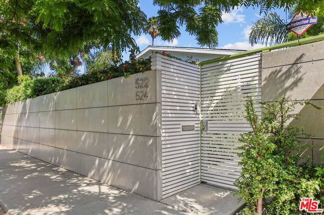 522 Westminster Ave in Los Angeles, CA - Building Photo - Building Photo