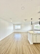 102 E Tiffany Dr in West Palm Beach, FL - Building Photo - Building Photo