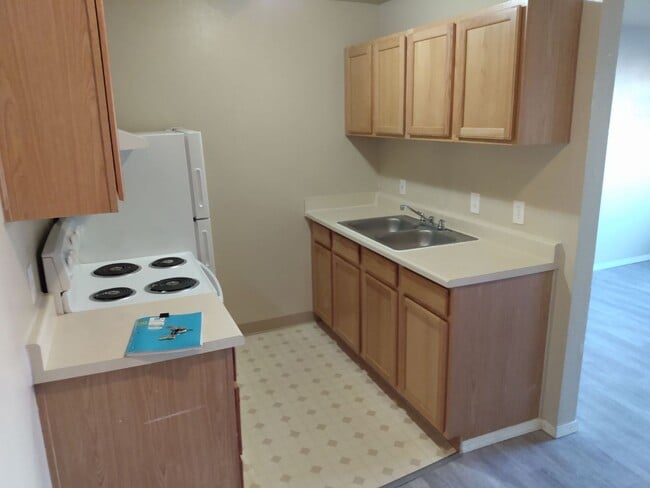 345 N 5th St in Klamath Falls, OR - Building Photo - Building Photo