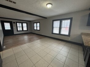 2829 Kenmore Ave in Rockford, IL - Building Photo - Building Photo