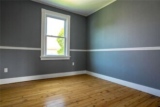 13 Livingston Pl in Middletown, RI - Building Photo - Building Photo