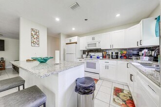 4815 Bertha St in Lake Worth Beach, FL - Building Photo - Building Photo