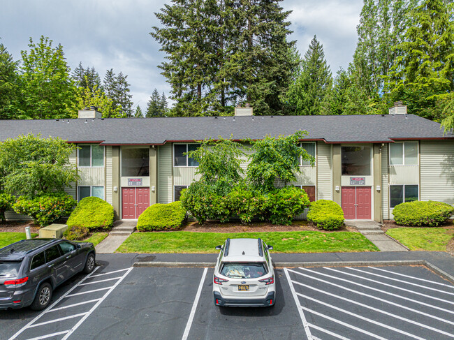 Condos On The Green in Renton, WA - Foto de edificio - Building Photo