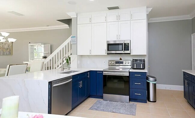 875 Hampton Cir in Naples, FL - Building Photo - Building Photo