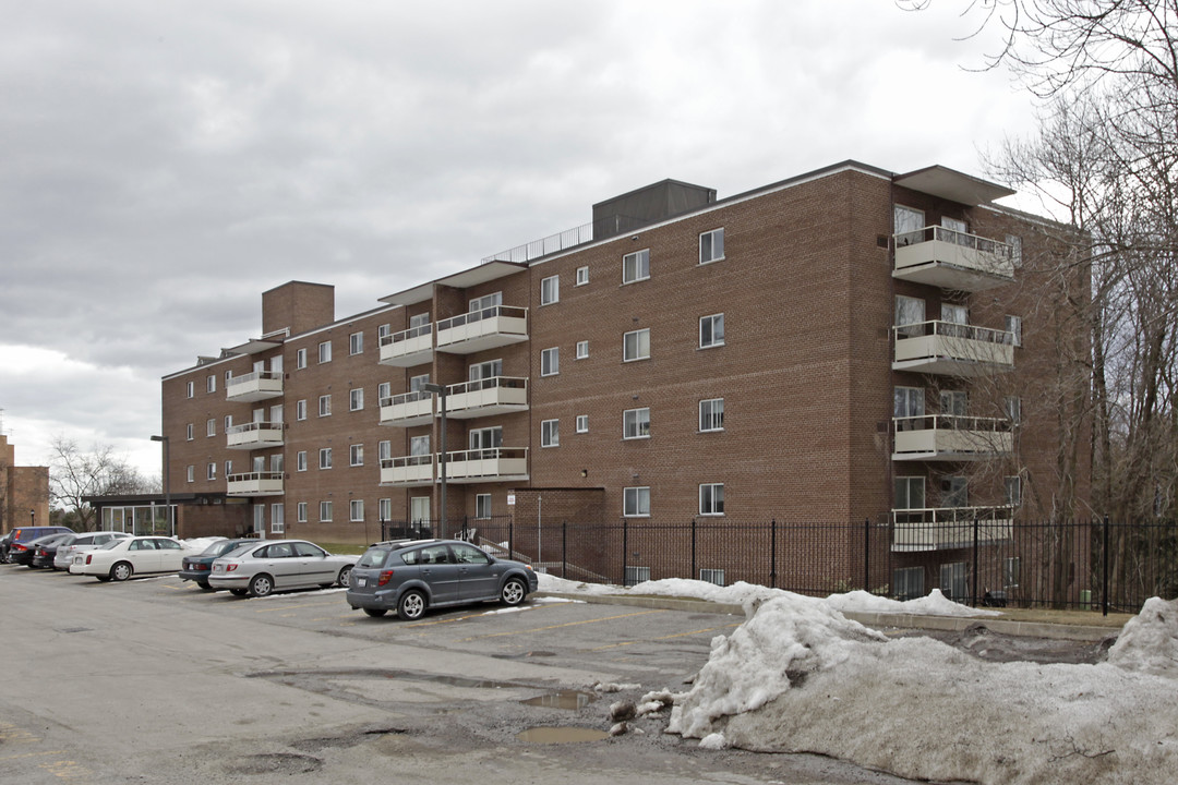 The Village Squire Apartments in Markham, ON - Building Photo