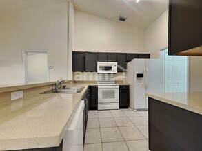 11906 Timberhill Dr in Riverview, FL - Building Photo - Building Photo