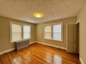 8 Cogswell Ave, Unit 1 in Cambridge, MA - Foto de edificio - Building Photo