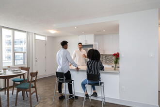 225 Davisville Avenue in Toronto, ON - Building Photo - Building Photo