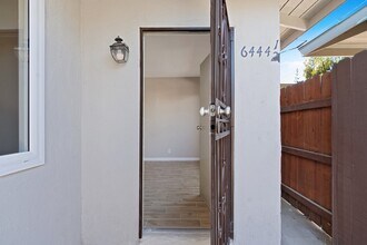 6444 Gage Ave, Unit 6444 12 in Bell Gardens, CA - Foto de edificio - Building Photo