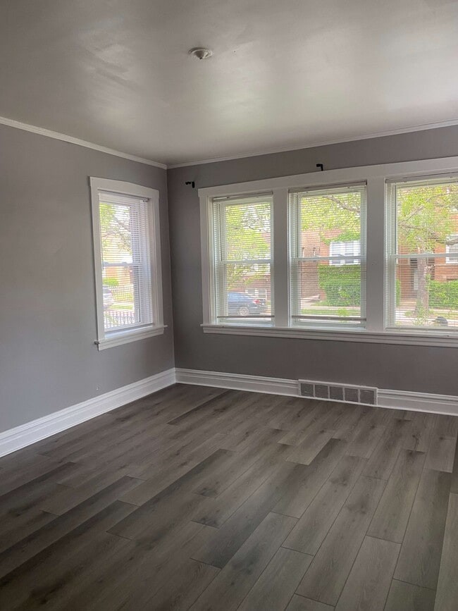 3035 W Addison St, Unit 1 in Chicago, IL - Building Photo - Building Photo