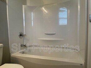 614 E Chestnut St in Jeffersonville, IN - Building Photo - Building Photo