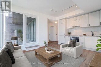 1 Quarrington Lane in North York, ON - Building Photo - Building Photo