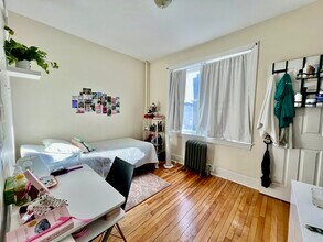 66 Egmont St, Unit 2 in Brookline, MA - Building Photo - Building Photo