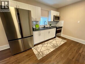 1106 Moy Ave in Windsor, ON - Foto de edificio - Building Photo