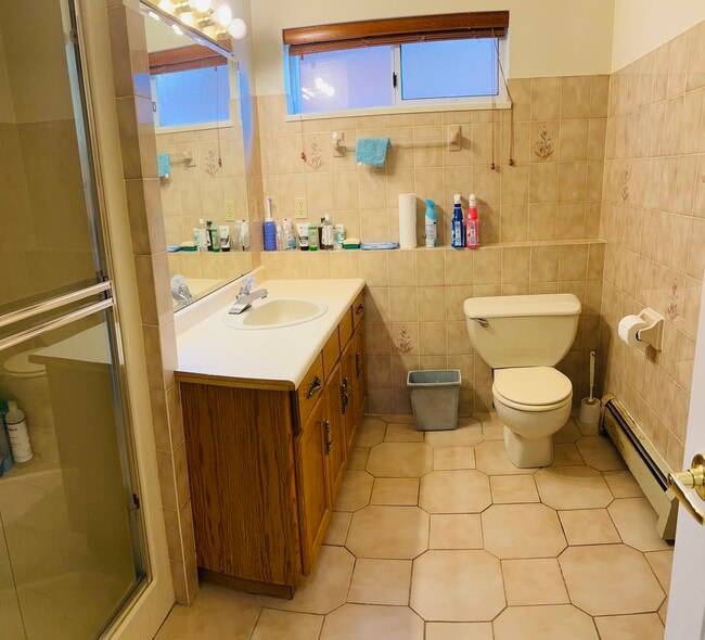 7232 Pandora St in Burnaby, BC - Building Photo - Building Photo