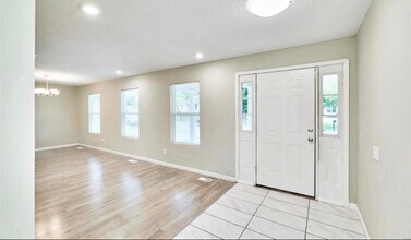 11951 Jerries Ln in Florissant, MO - Foto de edificio - Building Photo