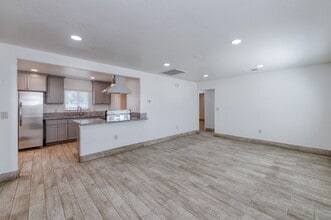 10196 S Highland Ave in Selma, CA - Building Photo - Building Photo