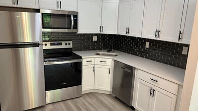 108 Willow Turn in Mount Laurel, NJ - Building Photo - Building Photo