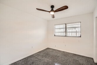 4608 S Shamrock Rd in Tampa, FL - Building Photo - Building Photo