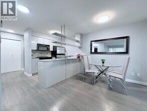 1438 Richards St in Vancouver, BC - Building Photo - Building Photo