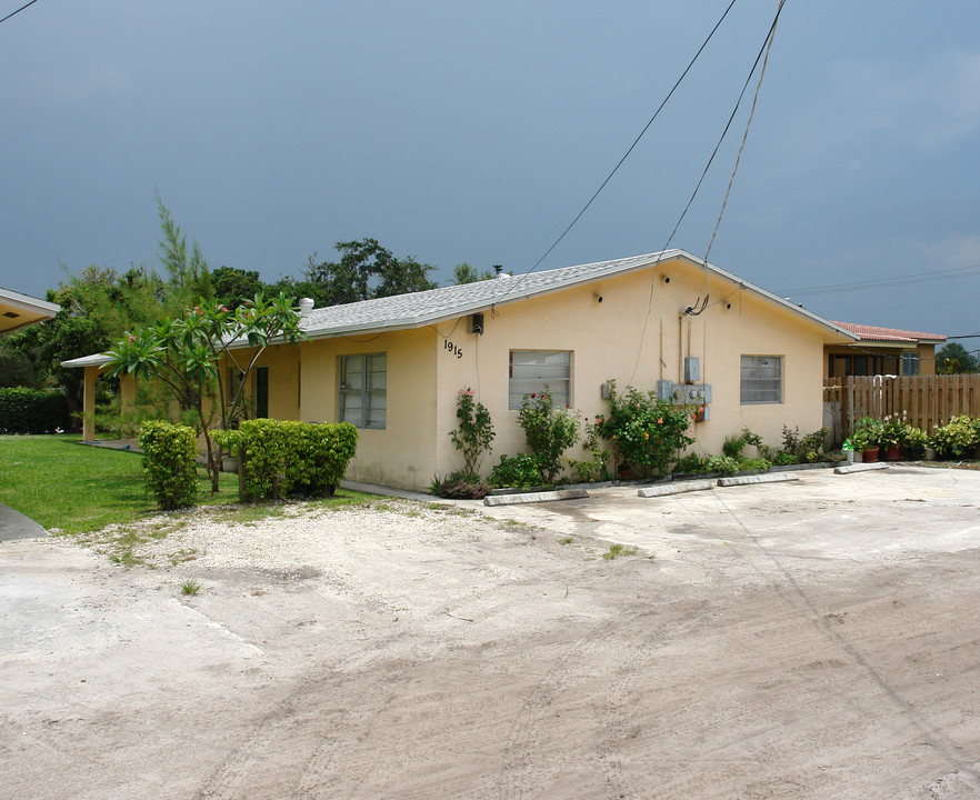 1911-1915 SW 4th Ave in Fort Lauderdale, FL - Building Photo