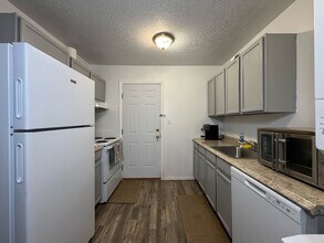 652 Vancouver Rd SE, Unit C in Rio Rancho, NM - Foto de edificio - Building Photo