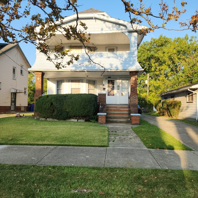 3720 E 151st St, Unit New Listing! Spacious 2BR