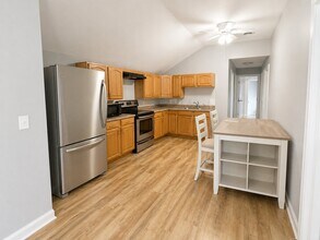 5361 Lake Rd S, Unit Upper in Brockport, NY - Foto de edificio - Building Photo