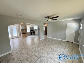 6207 Belgrade Dr NW in Huntsville, AL - Building Photo - Building Photo