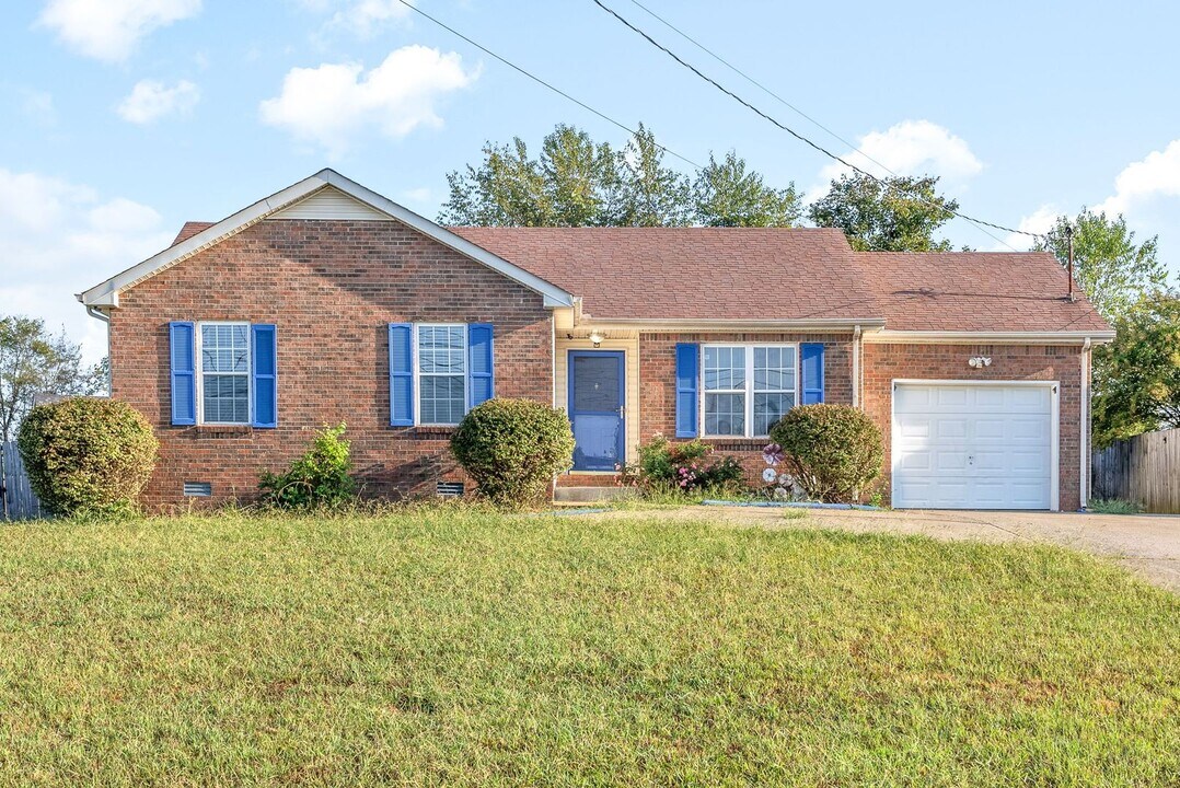 1277 Barbee Ln in Clarksville, TN - Building Photo