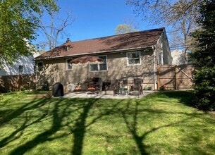 34 Woodhull Rd in Huntington, NY - Building Photo - Building Photo