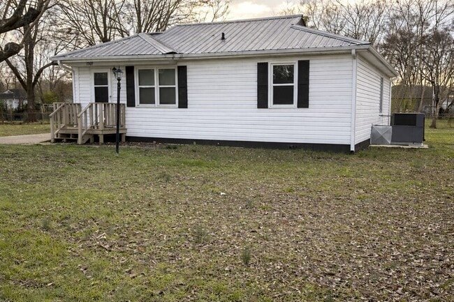 property at 1205 Broadus Ave SE