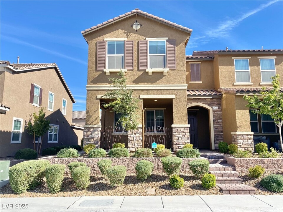 2826 Turnstone Ridge St in Henderson, NV - Building Photo