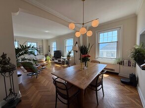 925 E Wells St in Milwaukee, WI - Building Photo - Building Photo