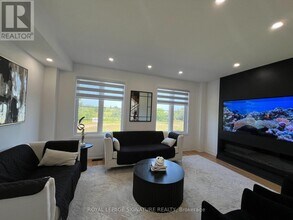 72 Waterside Wy in Whitby, ON - Building Photo - Building Photo