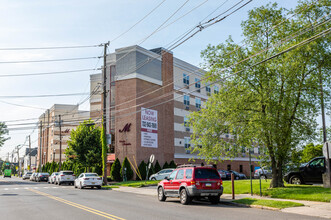 Grand Meridia in Rahway, NJ - Foto de edificio - Building Photo