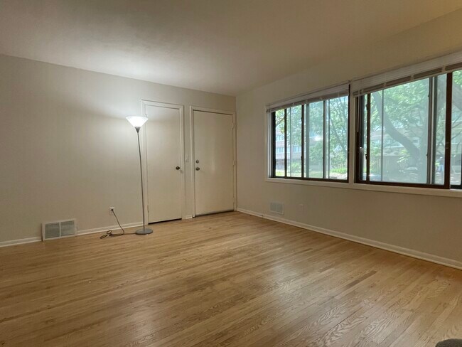 1715 Adams St NE, Unit 1 in Minneapolis, MN - Building Photo - Building Photo