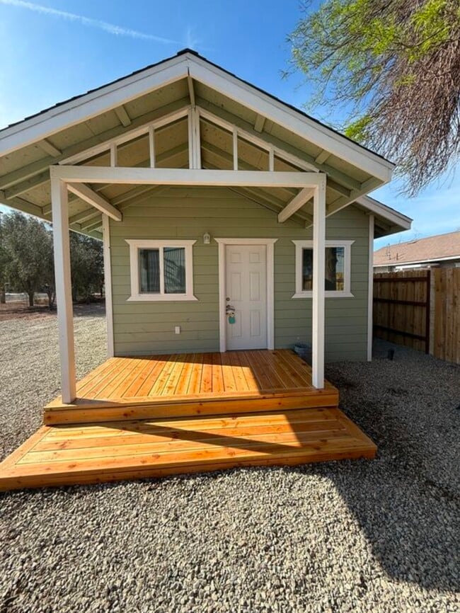 property at 532 E 4th St