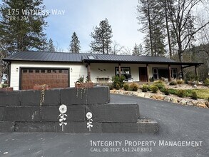 175 Witness Wy in Rogue River, OR - Building Photo - Building Photo