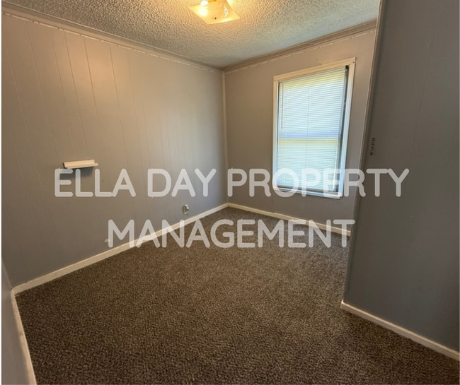 2412 S Roosevelt St in Wichita, KS - Building Photo - Building Photo